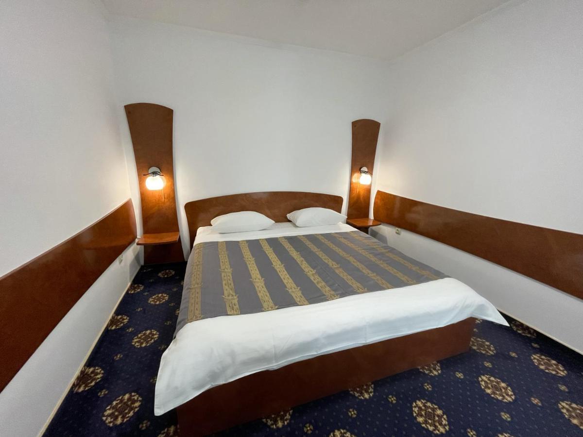 Hotel Complex Ukraine Lutsk Eksteriør bilde